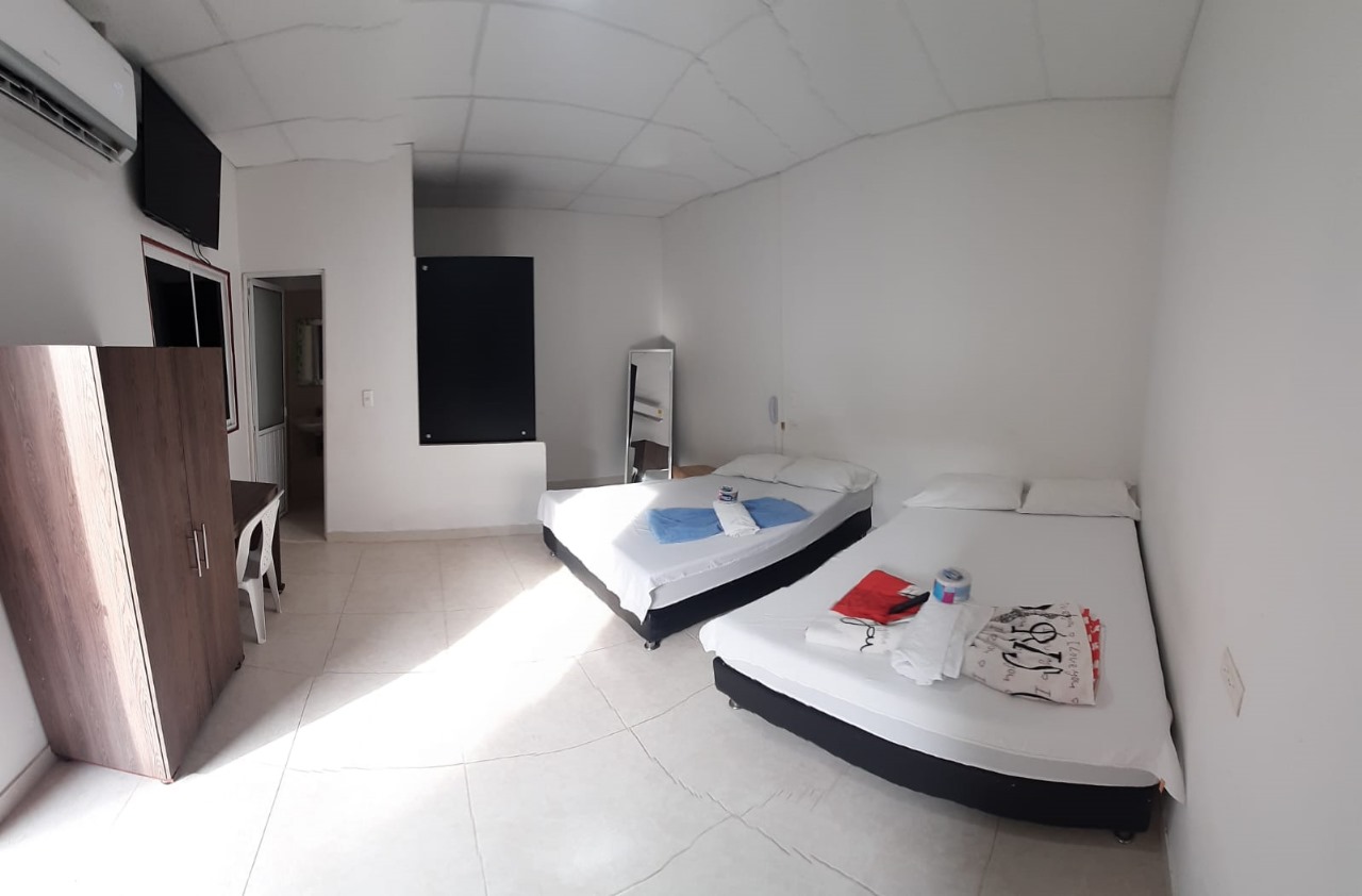 Habitación triple con Aire acondicionado, TV, WiFi